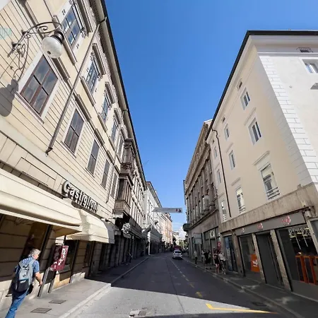Apartmán Palazzo Saba Tirabora Short Rent Terst