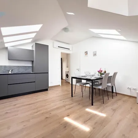 Palazzo Saba Tirabora Short Rent Apartmán *
