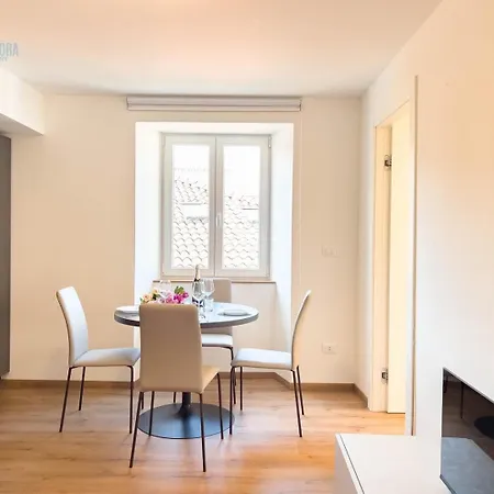 Palazzo Saba Tirabora Short Rent Apartmán *