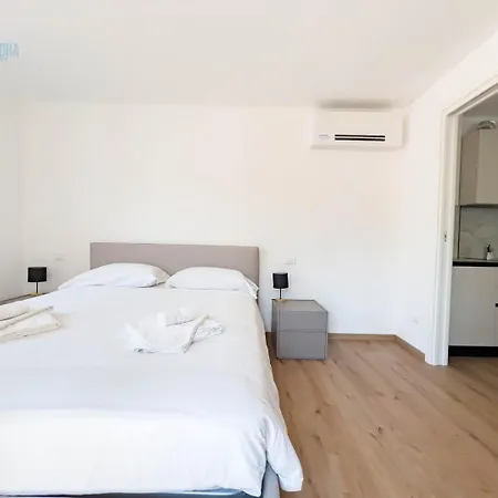 Palazzo Saba Tirabora Short Rent Apartmán