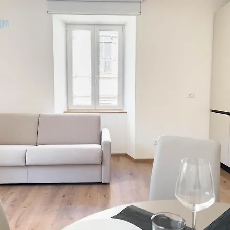 Apartmán Palazzo Saba Tirabora Short Rent Terst