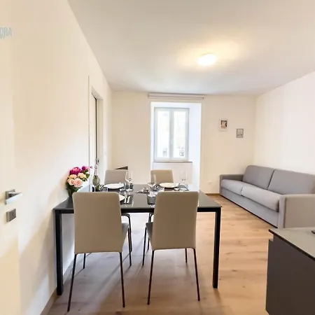 Palazzo Saba Tirabora Short Rent Apartmán Terst