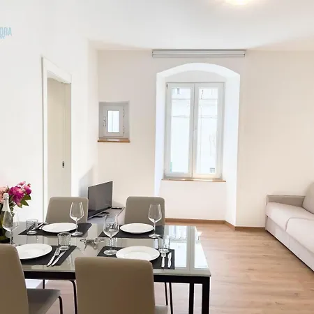 Palazzo Saba Tirabora Short Rent Lägenhet