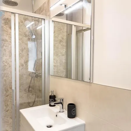 Palazzo Saba Tirabora Short Rent Lägenhet *