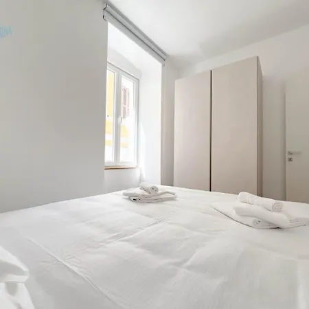 Palazzo Saba Tirabora Short Rent * Terst