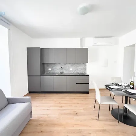 Lägenhet Palazzo Saba Tirabora Short Rent Trieste