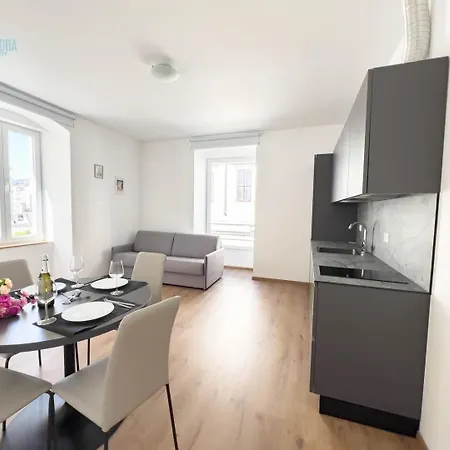 Palazzo Saba Tirabora Short Rent * 트리에스테