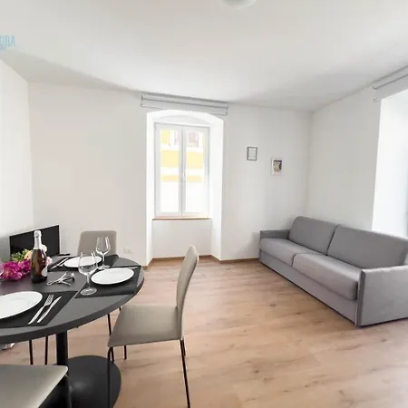 Palazzo Saba Tirabora Short Rent Apartmán *