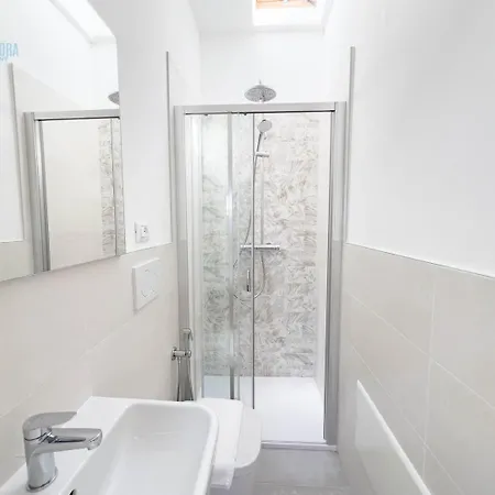 Palazzo Saba Tirabora Short Rent Lägenhet *