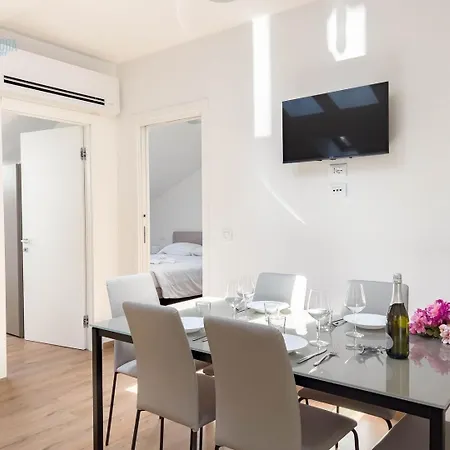 Palazzo Saba Tirabora Short Rent * Trieste