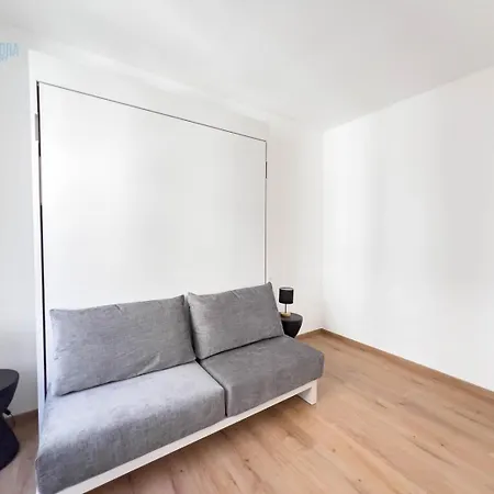 Palazzo Saba Tirabora Short Rent 아파트