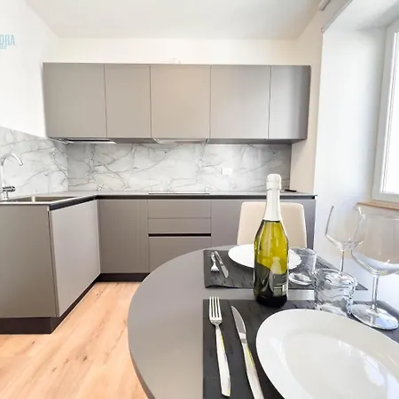 Palazzo Saba Tirabora Short Rent Lägenhet