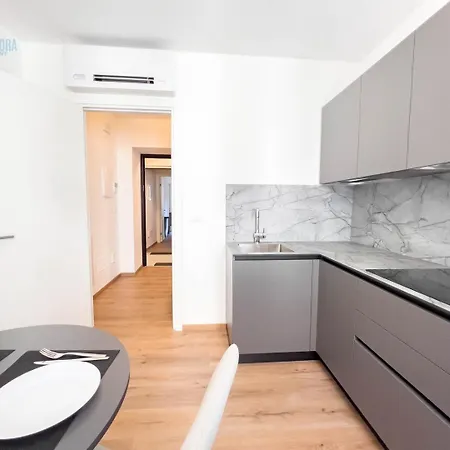 Palazzo Saba Tirabora Short Rent Lägenhet *