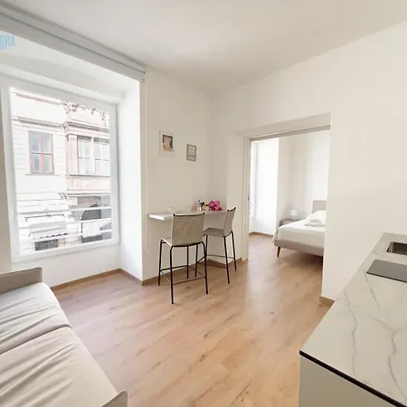 Palazzo Saba Tirabora Short Rent Apartment *