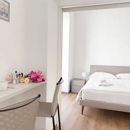 Palazzo Saba Tirabora Short Rent Lägenhet Trieste